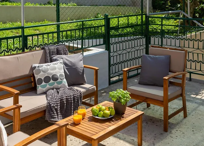 Garden Daire *